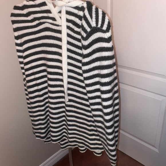 Gap Knit Sweater - Picture 2 of 9